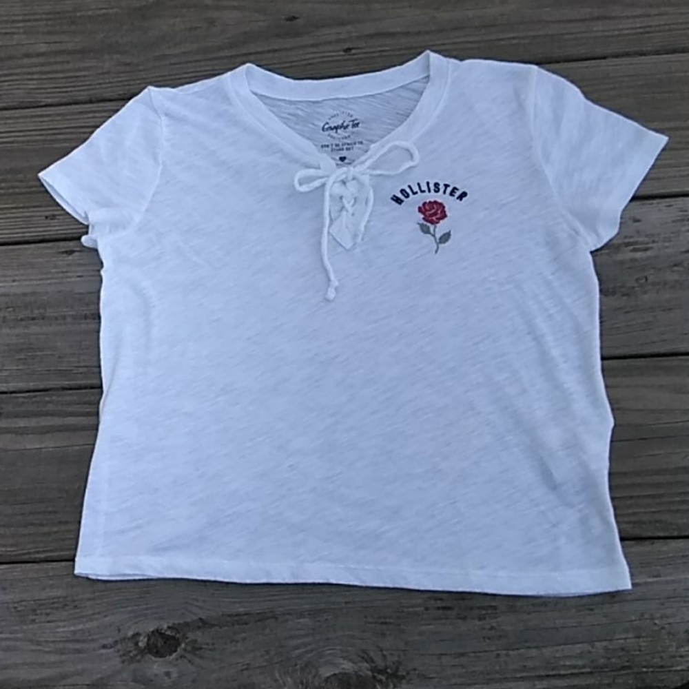 2/$14 Hollister Rose graphic tee. Size Small